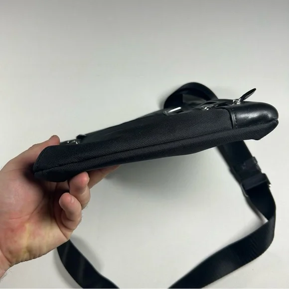 Men’s Tumi Black Arrive Mccarren Crossbody Bag Nylon Leather Zip-Top MSRP $349 - Picture 7 of 7